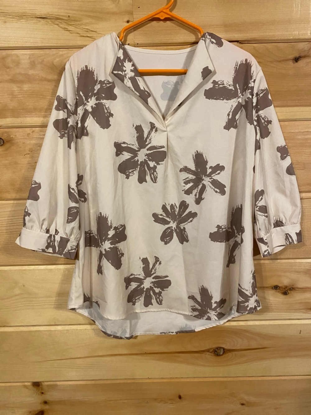 $9-xl Cream/light taupe brown Floral Print Split-Neck Blouse